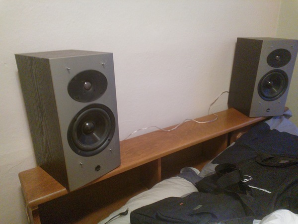 A strange bedroom stereo setup